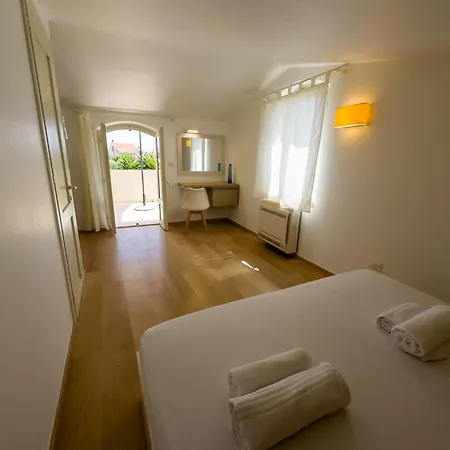 Villa Marina Art Guesthouse 빌라 푸트주 이두